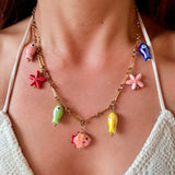 Collar Charms Pescaditos Cerámica Colores oro
