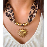 Collar Pañuelo animal print sol oro