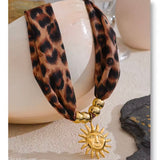 Collar Pañuelo animal print sol oro