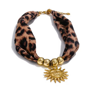 Collar Pañuelo animal print sol oro