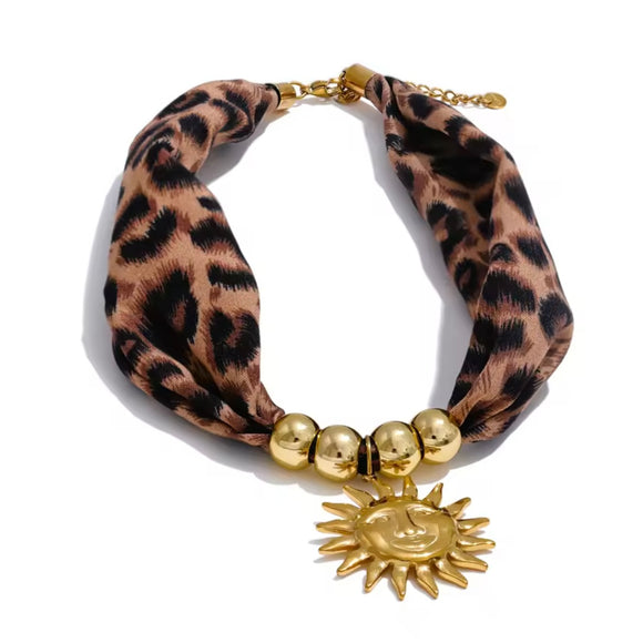 Collar Pañuelo animal print sol oro