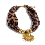Collar Pañuelo animal print sol oro