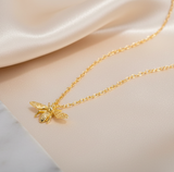 Collar abeja oro