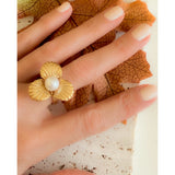 Anillo Flor perla oro