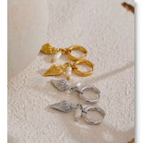 Pendiente caracola y perlas plata