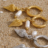 Pendiente caracola y perlas plata